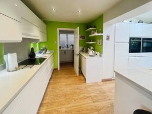 Kitchen Diner- click for photo gallery